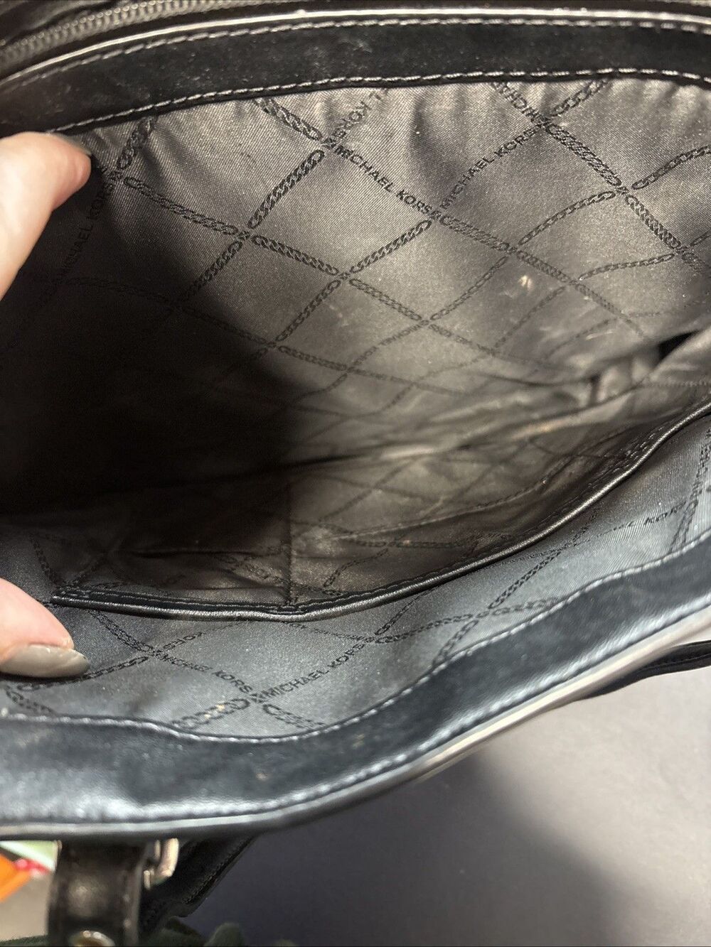Michael Kors Logo Voyager East West Large Tote - Picture 8 of 11